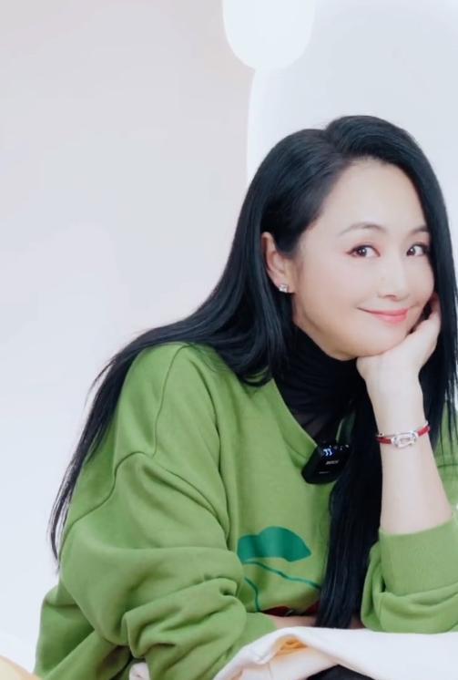 曹颖|曹颖：最是亲情抚人心，48岁生日趴上“老公演双簧儿子吉他弹唱”