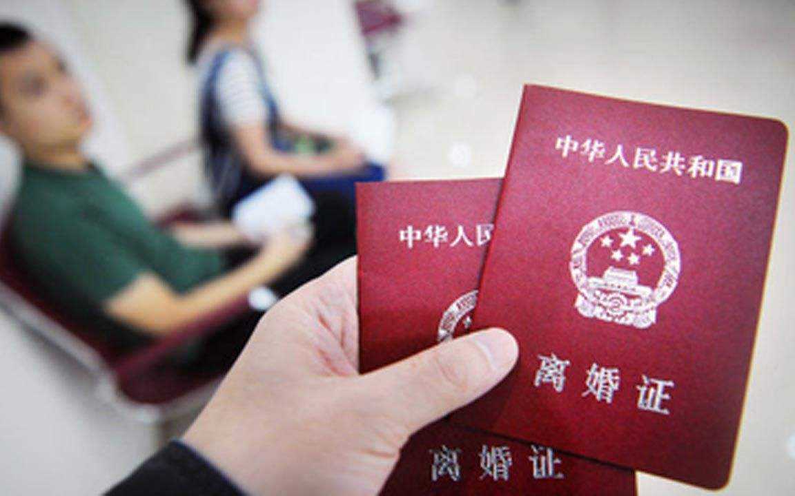 女子离婚后拒退35万彩礼,被法院列入失信人名单,前夫索要近一年