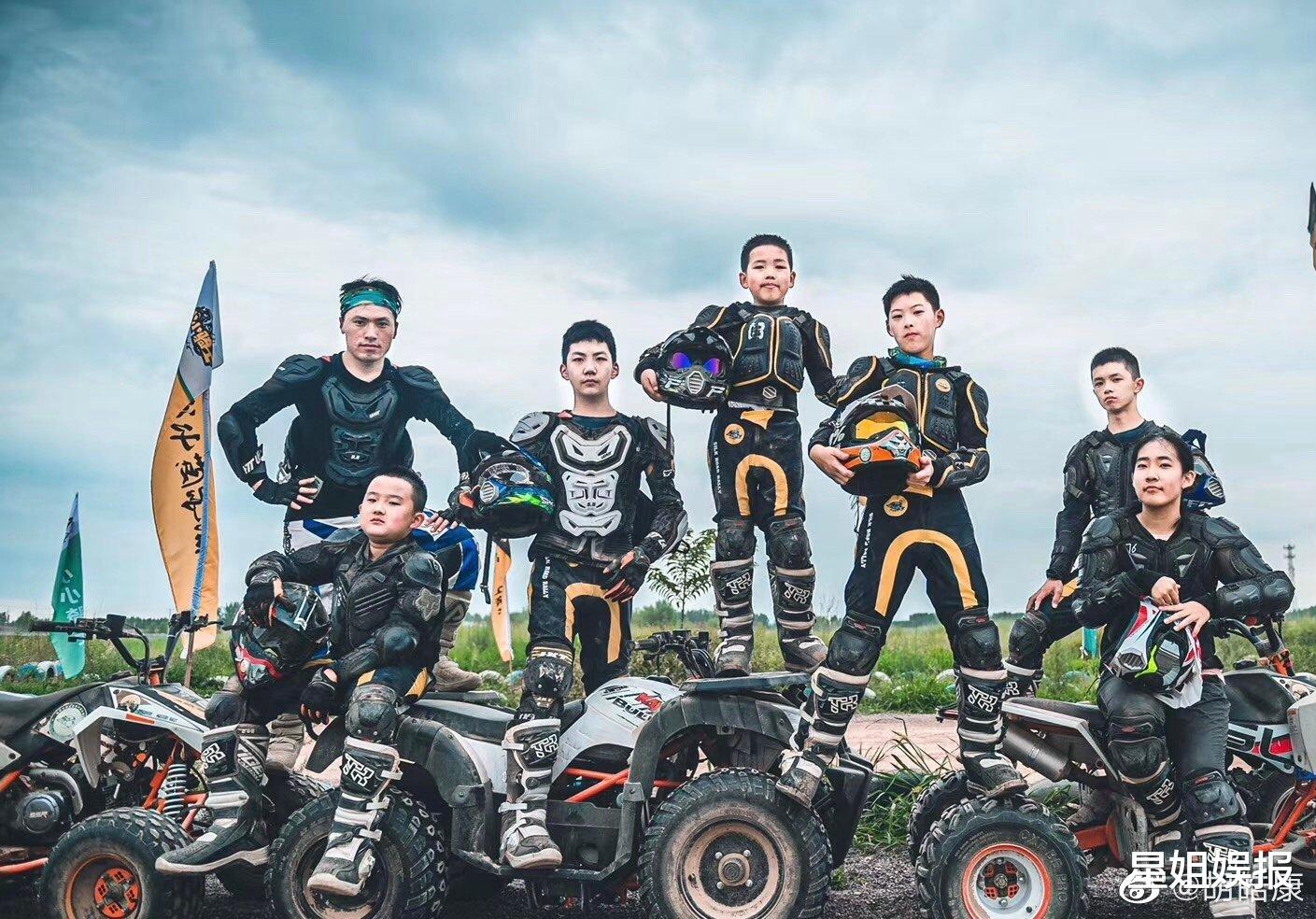 康晋荣|集齐霸总元素？胡军儿子康康13岁身高就已近180，长大后气质更A了