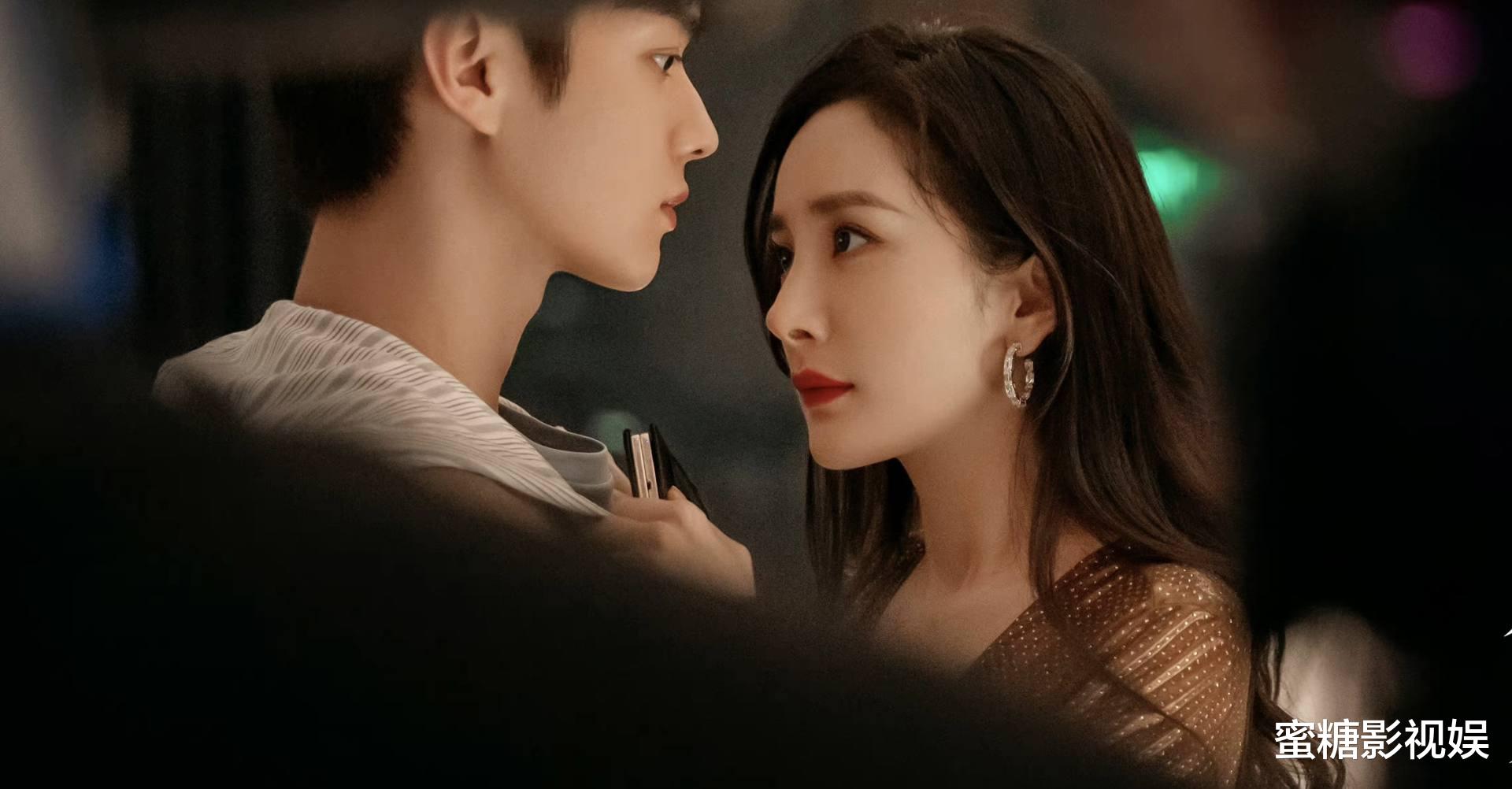 穿衣搭配|杨幂秀色可餐秋季穿搭绝了：御姐和甜妹自由切换，职场爱情两手抓