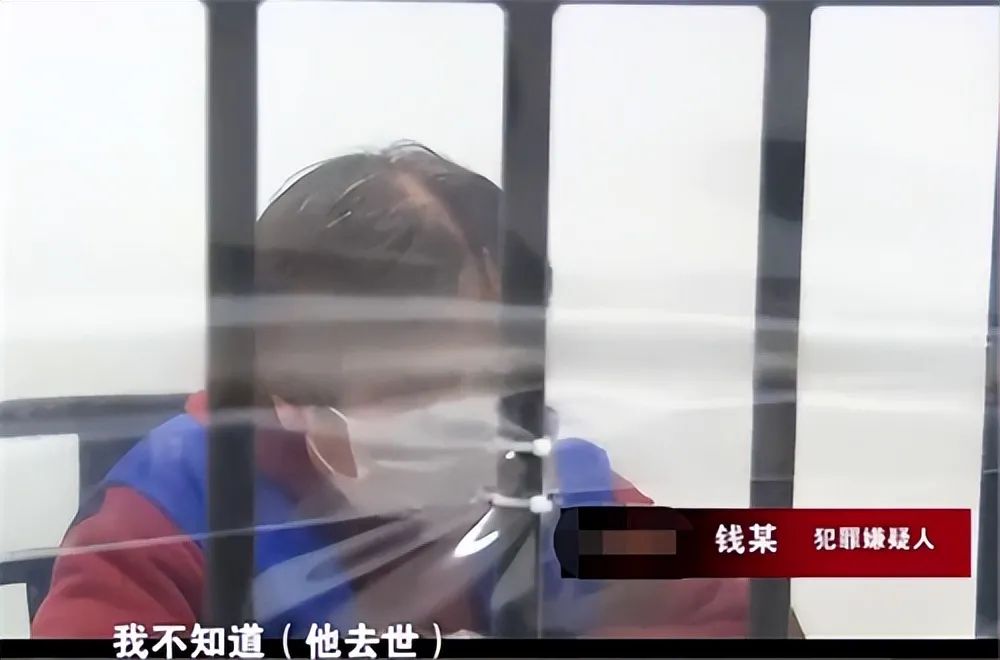 丈夫孤独病死在医院,妻子5年冒领27万退休金,被捕时称毫不知情