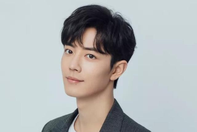 肖战|肖战横店上班被怼脸拍,捂得严实还是被一眼认出,希望顺利杀青