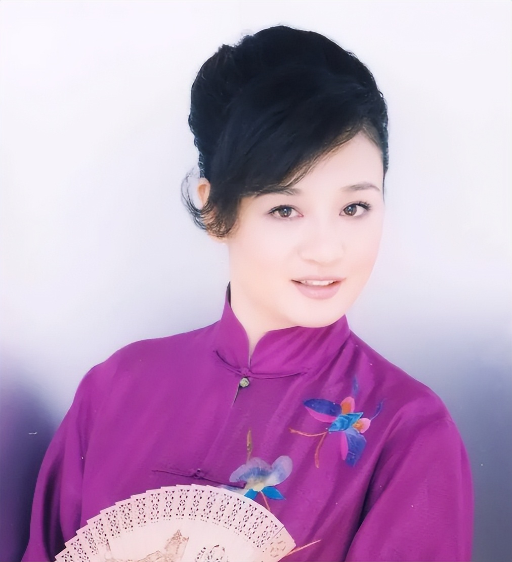 伍宇娟|伍宇娟：情路坎坷，初恋去世，被前夫误会儿子身世，现在她怎样了