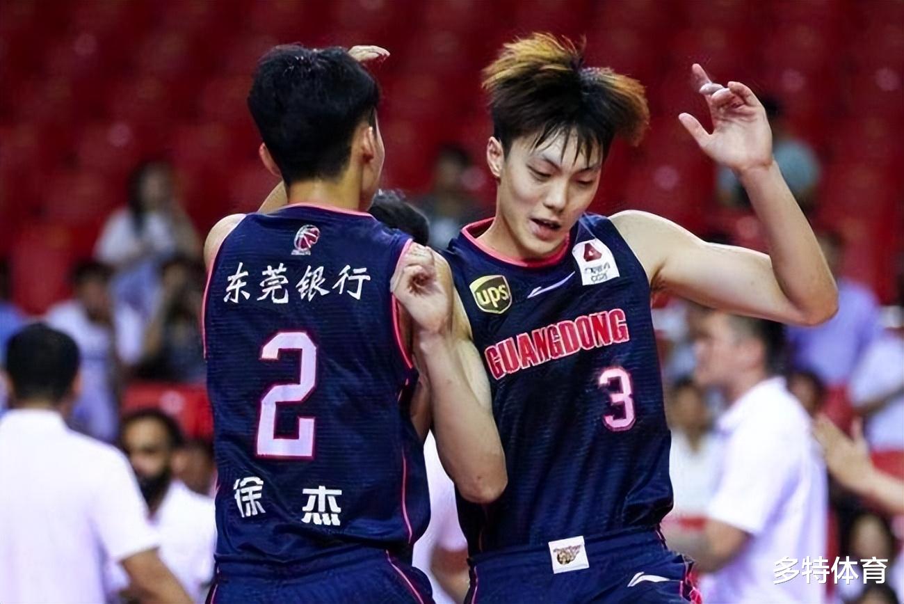 胡明轩|胡明轩新合同能拿多少钱？顶薪别想了，200万是起步价，还得签童工合同