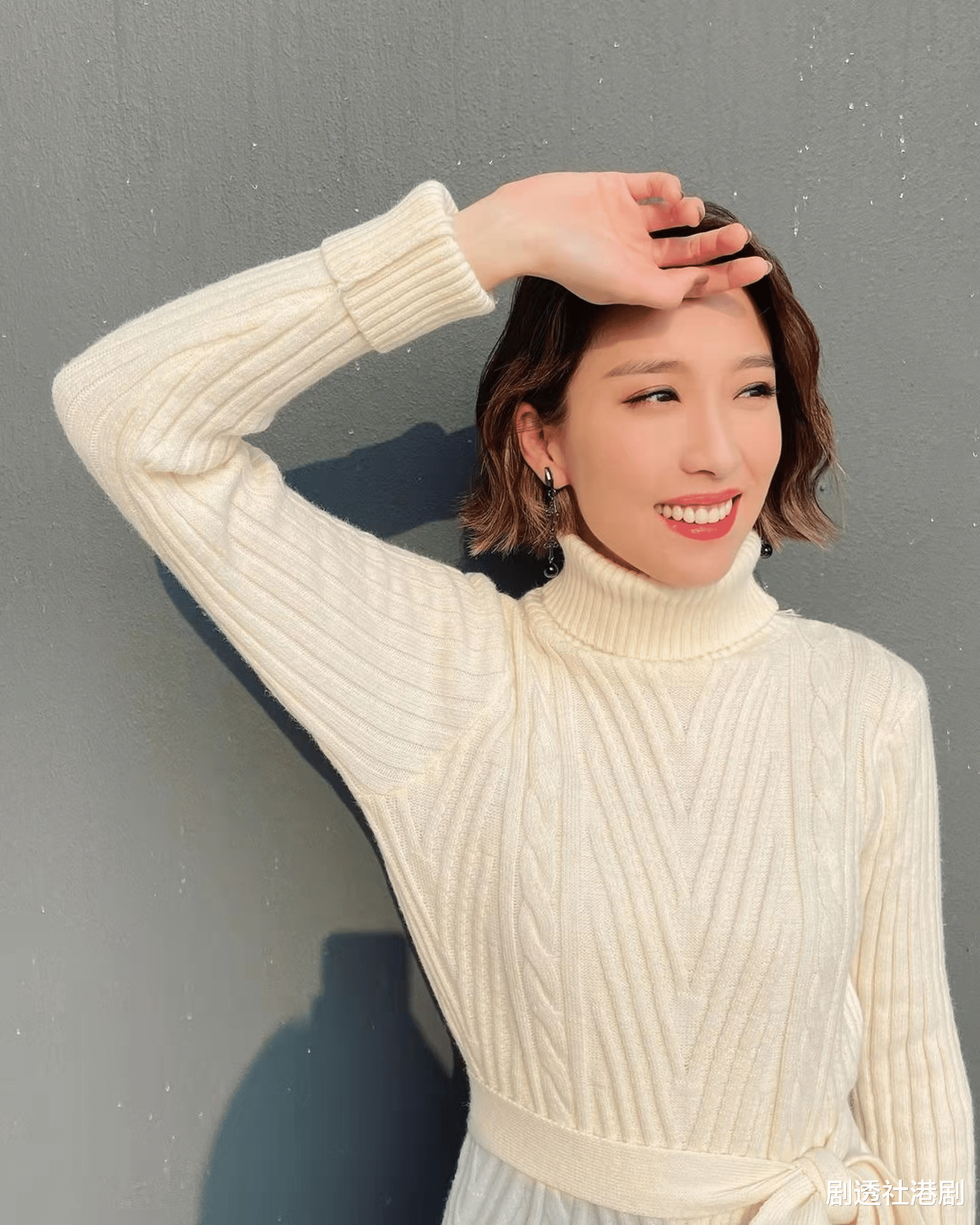 张艺谋|TVB花旦晒童年照眼睛大大精灵又可爱,靠化妆改善眼形不再似“表哥“