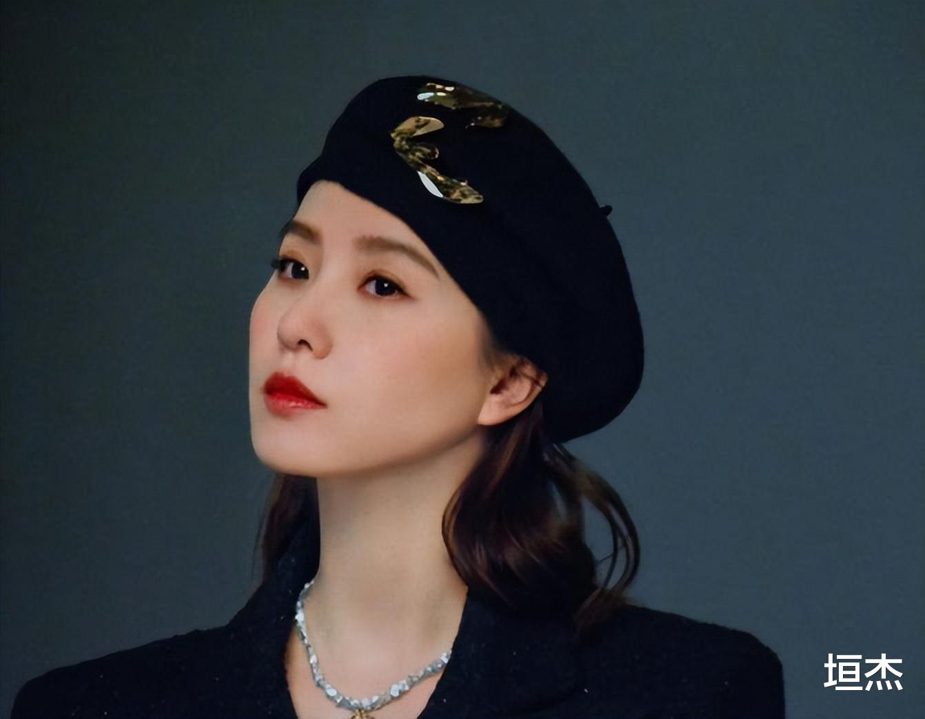 天鹅颈|牛奶肌、天鹅颈、气球胸，这8位产后的女星，美得越来越有味道