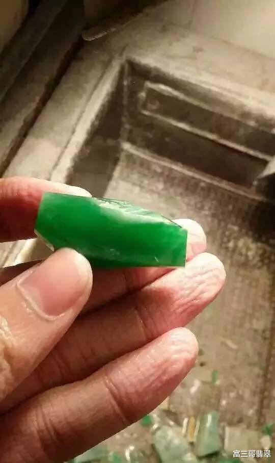 |玉赏 ▏从原石到戒面的磨制过程