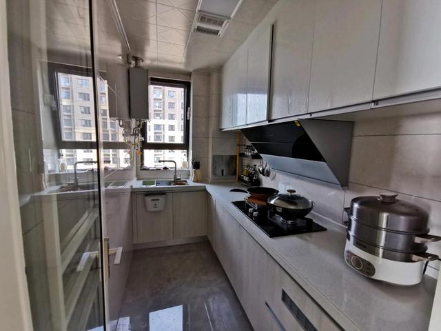 138平米现代简装设计，收纳杠杠的，榻榻米的书房堪比衣帽间