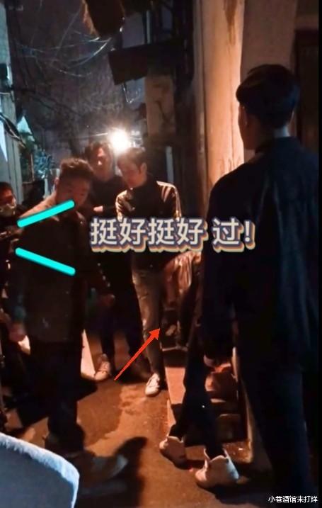 邓家佳|38岁邓家佳拍打戏,被男生逼到角落用力扇巴掌,打到脸颊红肿