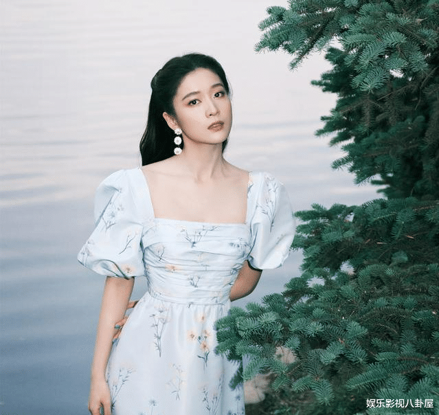 作坊|同为“家庭作坊式”童星出身,一个大红大紫,一个近乎被遗忘