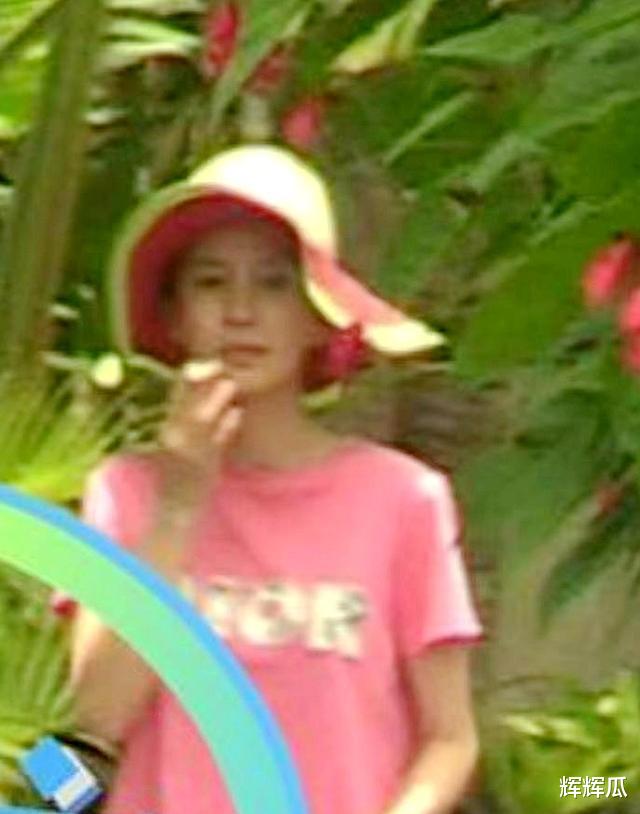 Angelababy|Baby(杨颖)遭友出卖,盘腿抽烟视频被放上网