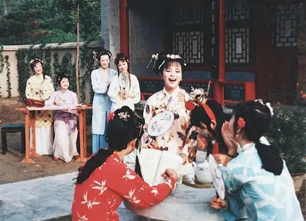 红楼梦|娱乐圈“最惨美人”出家后去世！原来她的结局，20年前就写好了