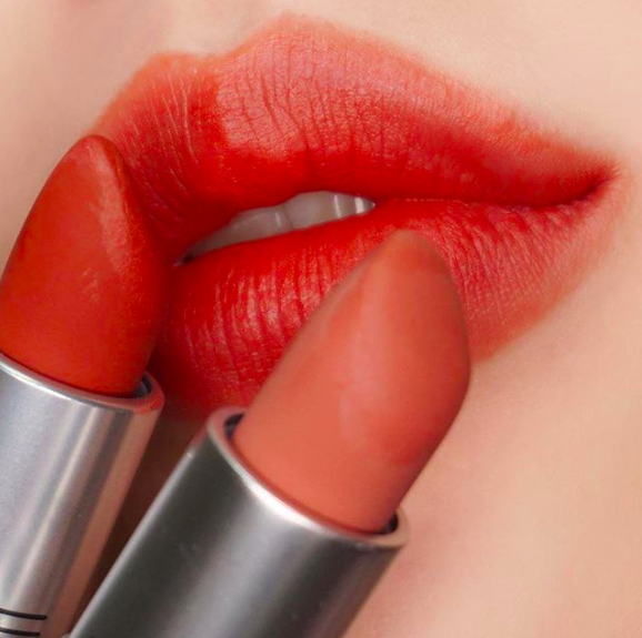 宋亚轩 12岁就涂唇膏，汤姆克鲁斯女儿苏瑞番茄红唇色出道，展示高带货力