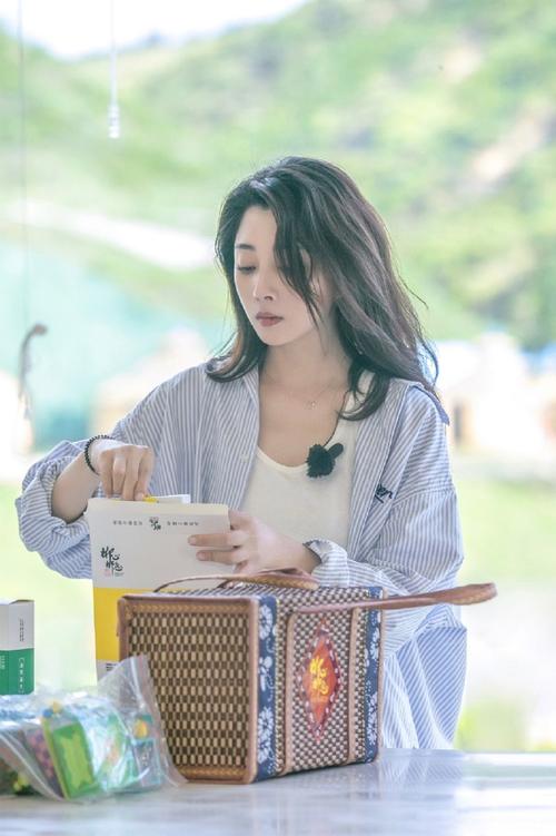 殷桃|42岁殷桃录制《中餐厅》，颜值身材成亮点！不敢相信自己的眼睛