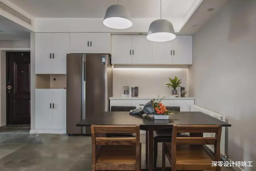 针对冰箱和旁边柜子宽厚不一,试用这3种办法解决,收纳能力真的强