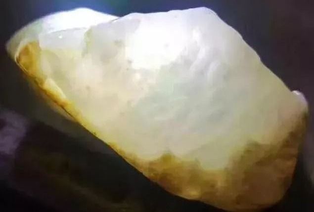 翡翠|3万入手的翡翠原石，切开后秒变180万，原来这才是真正的玻璃种！