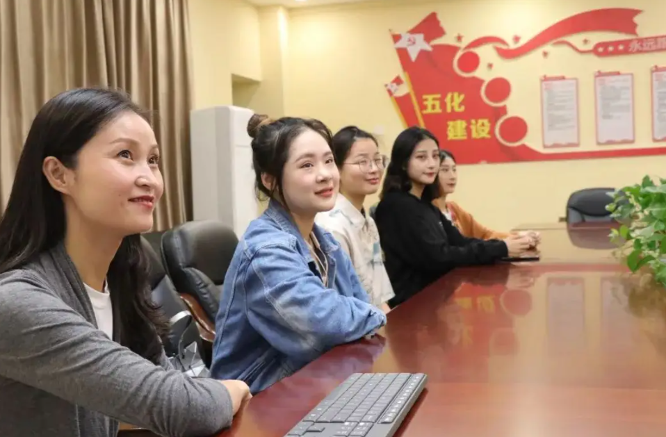 高校|实习生3分钟解决Bug，资深员工看后脸红，有人却说年轻人草率了