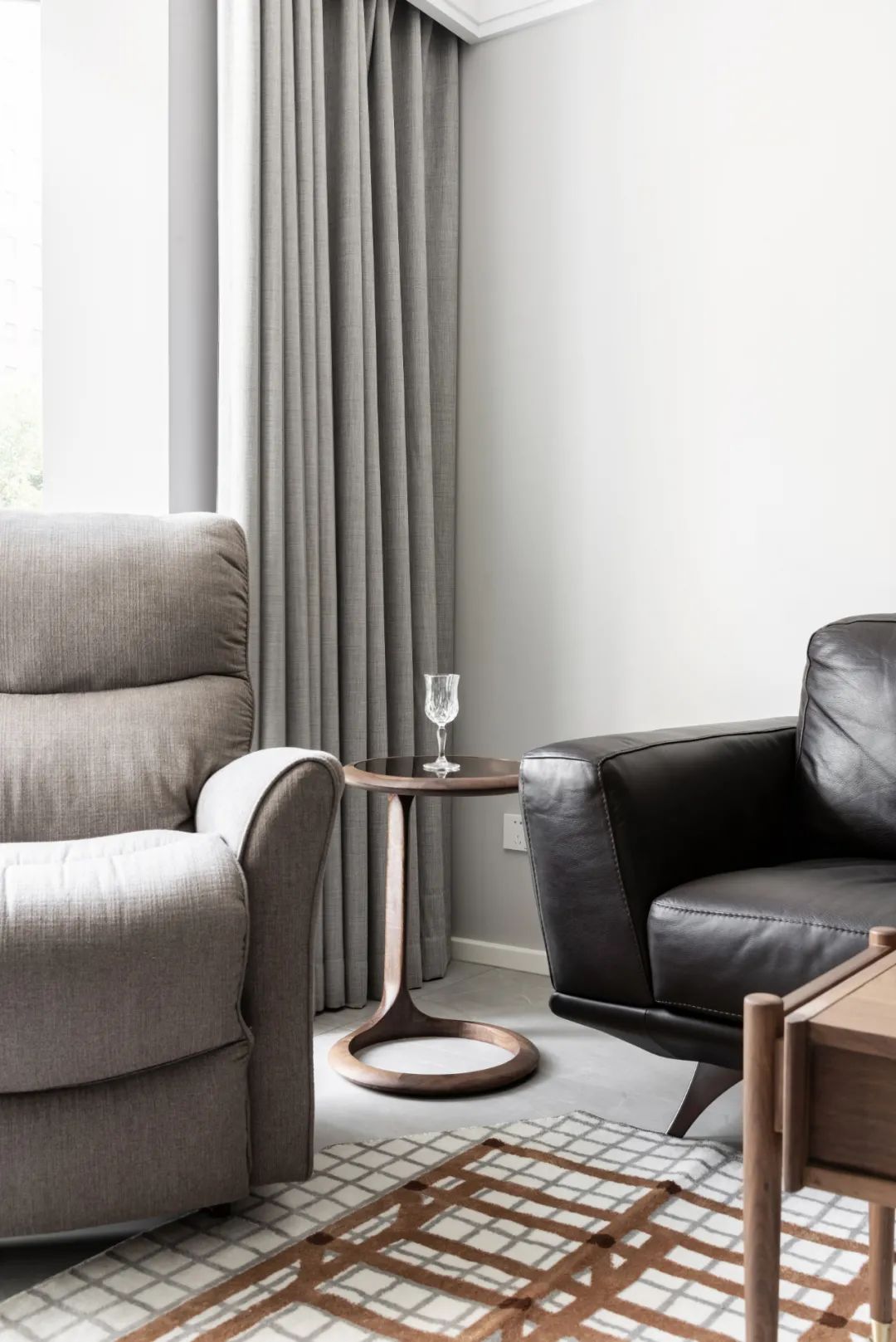 100㎡老房改造—黑白灰也温暖!