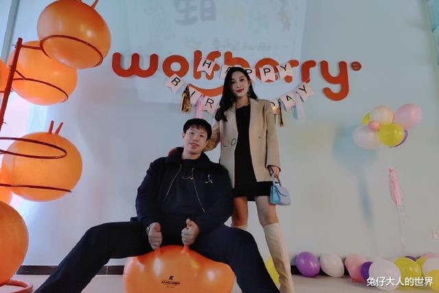 德云社|德云社烧饼清晨发文,在线撒“狗粮”,评论区画风集体跑偏