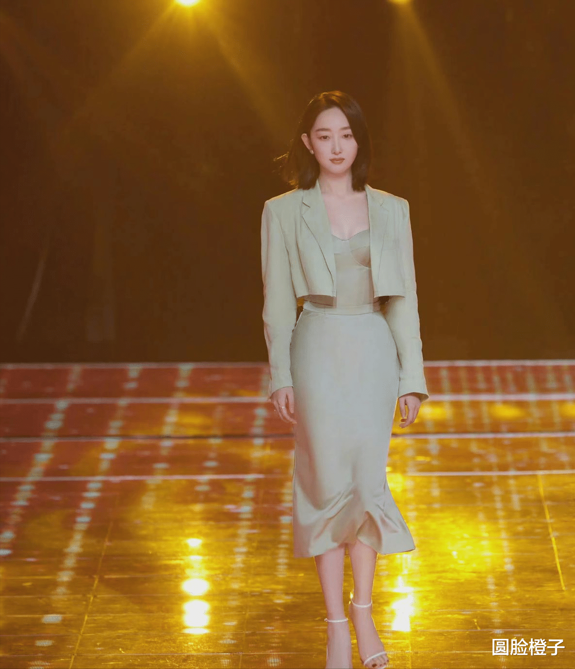 蜂蜜|蒋梦婕短发真惊艳,抹茶绿鱼尾裙清凉甜美,气质干净好耐看