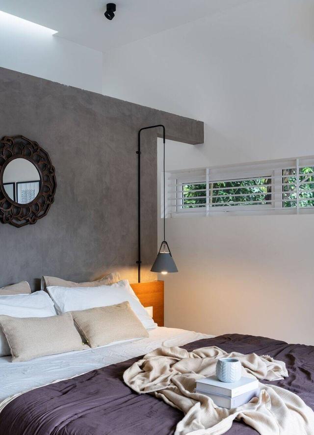 坐拥一套私宅别墅,庭院大到媲美足球场,平时却不显山露水,低调