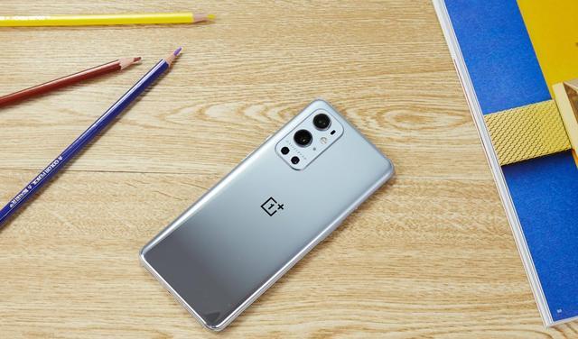 一加科技|12+256G下跌1700，2K屏+IP68级防水技术，一加5nm旗舰确实香