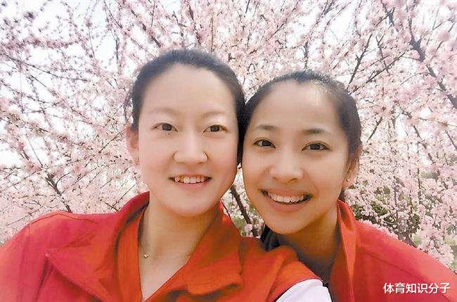 陈丽怡|3年生下2个大胖小子！女排主攻一家4口拜年，李盈莹搭档幸福美满