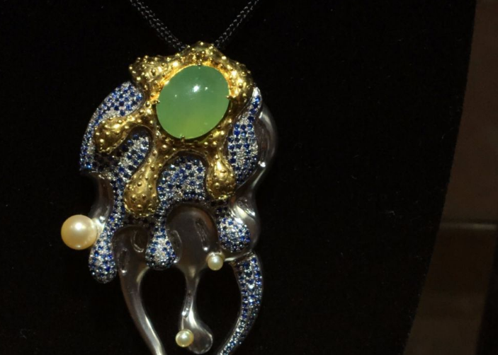 翡翠|收藏翡翠需要注意哪些问题?普通藏家应怎样选购?咱们来探讨一下