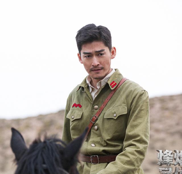 高露|一部小说改编的高评分下饭剧来了,帅气男与飒爽女开启守护之旅!