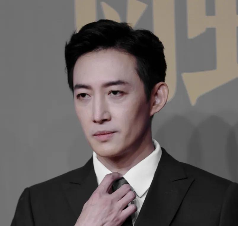 高斯|王阳，不好好拍戏就要回去继承家业，40岁娶妻一心一意相爱10年