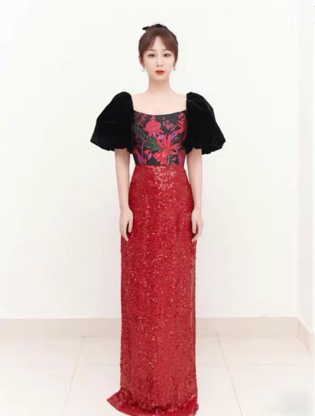 滤镜|杨紫年后首秀!山根变粗、新娘头影楼风,她啥时候能辞掉造型团队