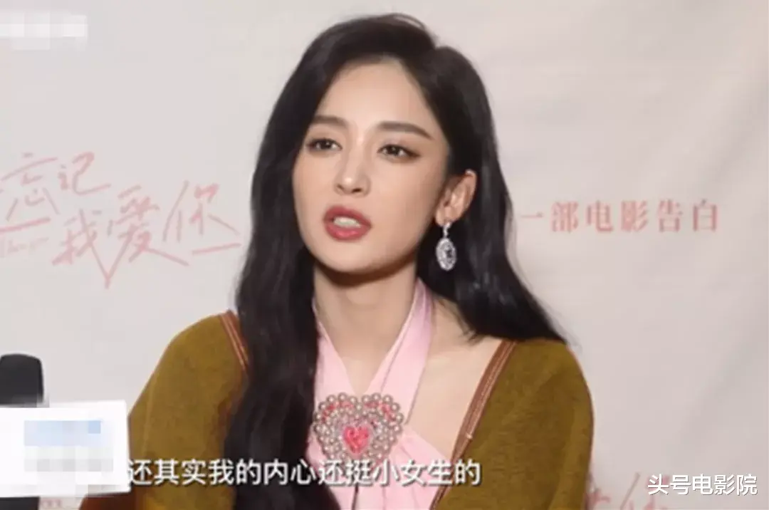 古力娜扎|甜！娜扎新片里结婚5次，拍了剧本没写的吻戏，她说永远相信爱情