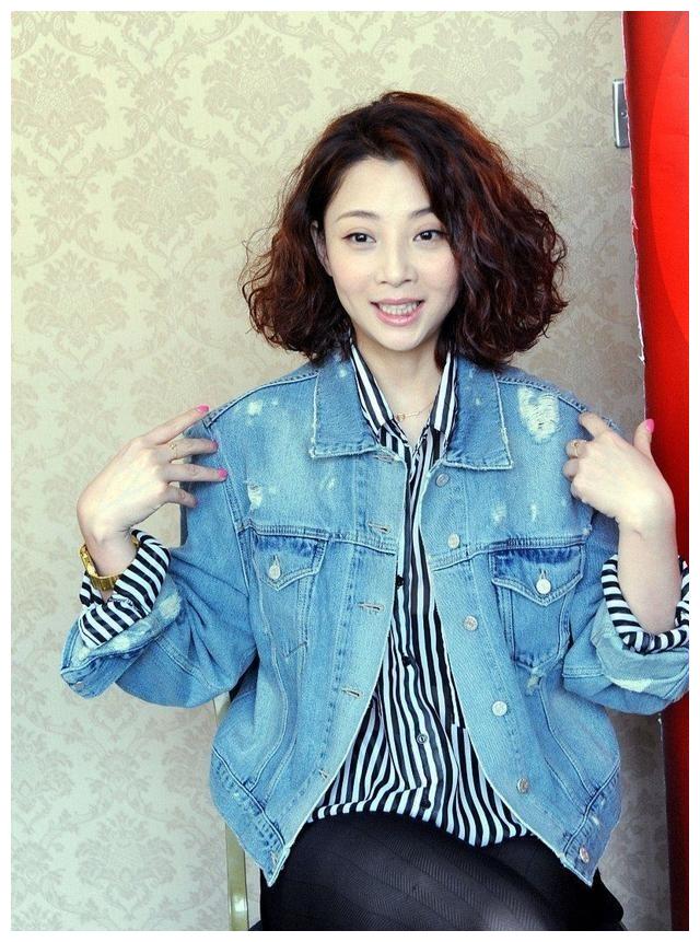 长裙 优雅到骨子里的女人：发不过肩、穿衣色不过三，到老都是一枝花
