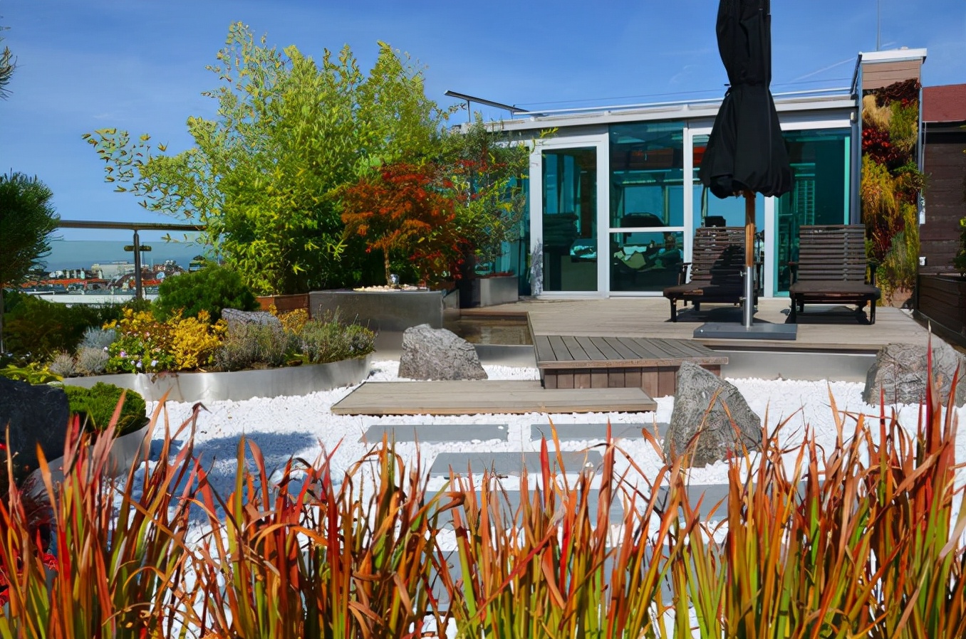 如何打造顶楼休闲露台?下雨天防水,大夏天防晒,干货知识学起来