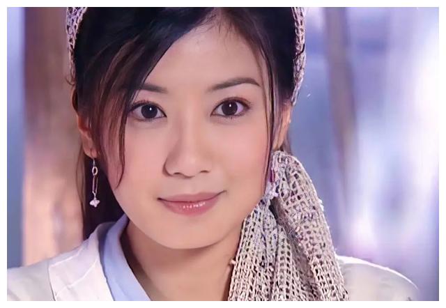 贾静雯|48岁贾静雯新剧花絮尺度大！男主岔开双腿，身材壮硕性感撩人