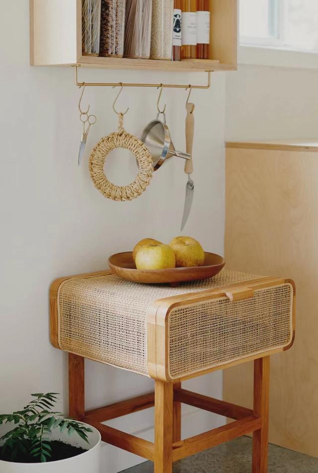 年轻女主第一次装修的家,34㎡,定制胶合板家具,看起来优雅可爱