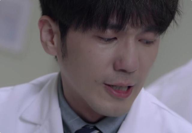 谢谢你医生|《谢谢你医生》首播口碑一跃而起，但随着剧情推动，口碑却一落千丈