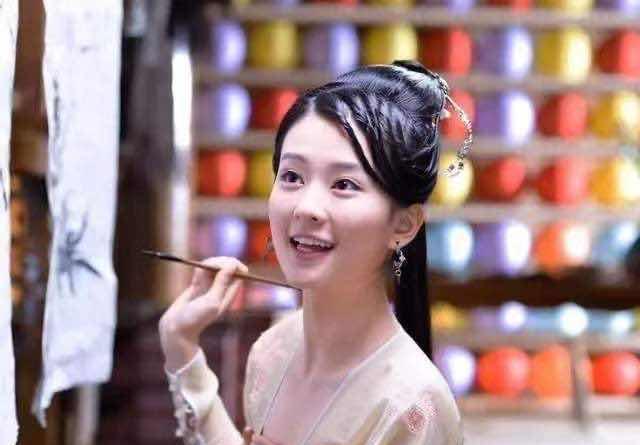 于正|让杨蓉金晨乔欣作配，专捧94年小花，于正为了捧红她真是不遗余力