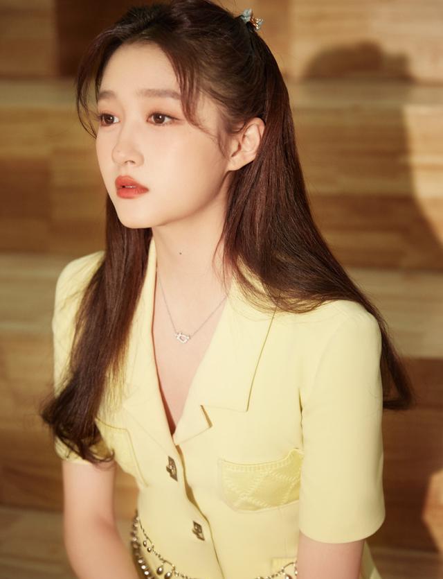 大S|关晓彤成为央视宠儿，她是新时代青年人的榜样，不接受反驳