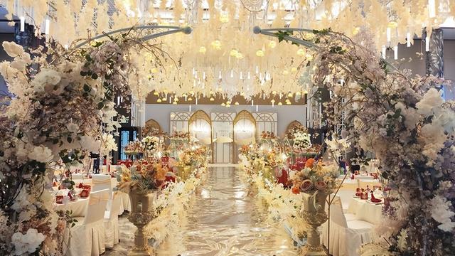 00后|00后美女两年做41次伴娘,日薪2000元:入行要求让人想不到