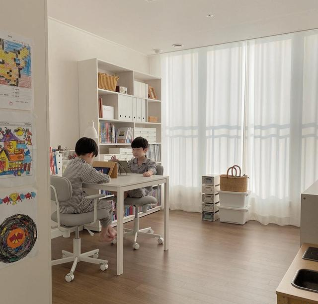 入住3年,别人家已经大变样,她家依然干净得像样板间,一尘不染