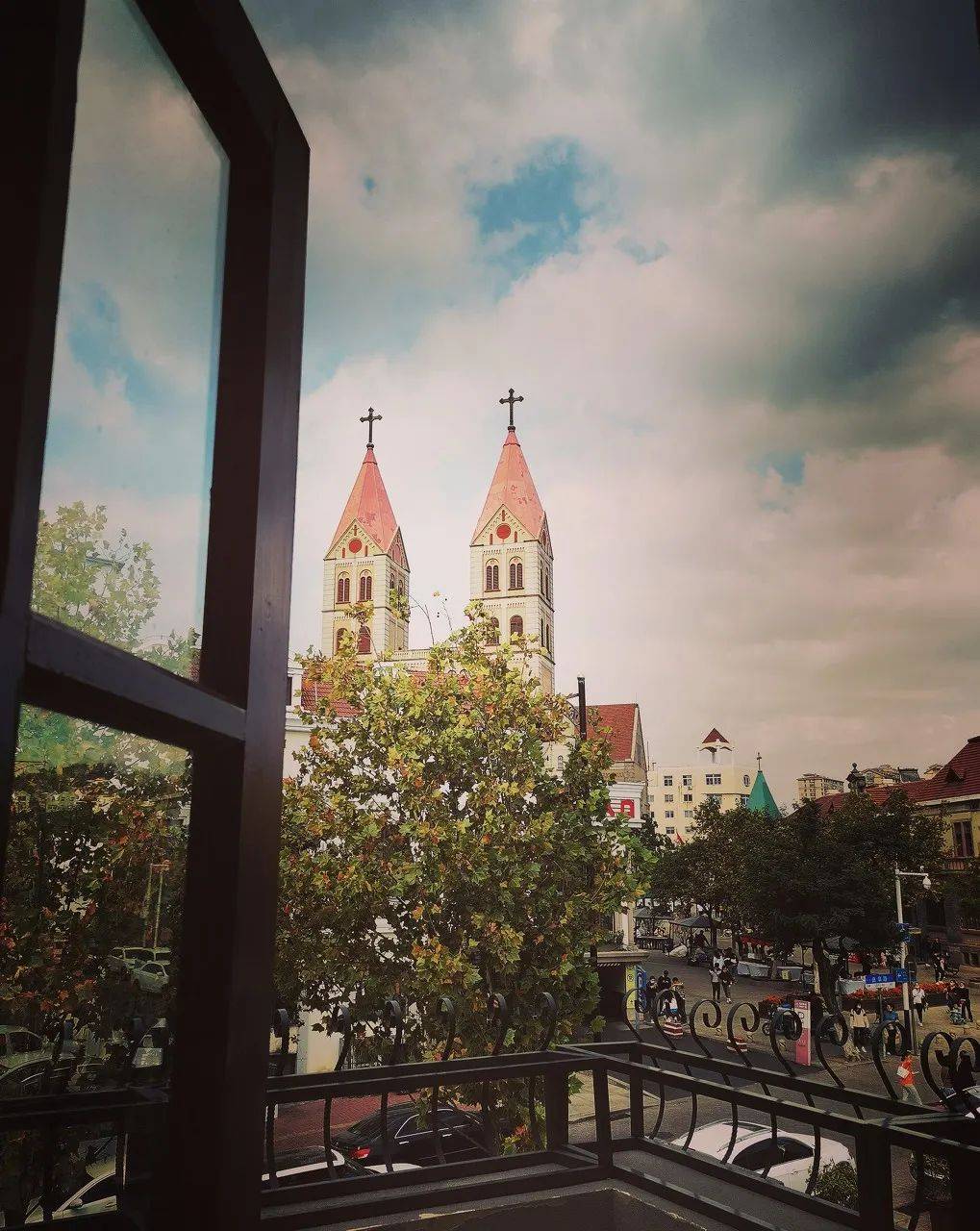 |这座宜居Top1的海滨老城,一到夏天,就美得让人欲罢不能