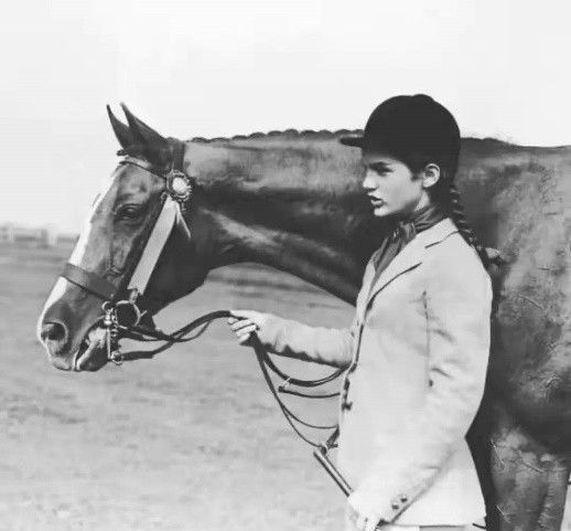 陈数|肯尼迪死后：杰奎琳和小叔眉来眼去，与马龙·白兰度“激情两夜”