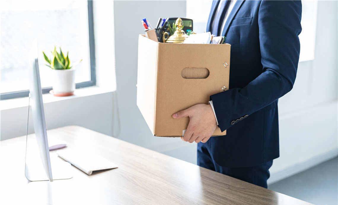 聚餐|公司聚餐同事喝得烂醉,领导说离他远点,几年后发现领导看人太准