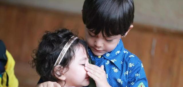 诺一|“最火混血”诺一:钟爱西游记注重中国文化,成光荣升旗手站姿坚定