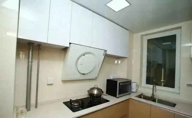 108平新房13万装，朋友一进门先愣住，毕竟客厅太与众不同了