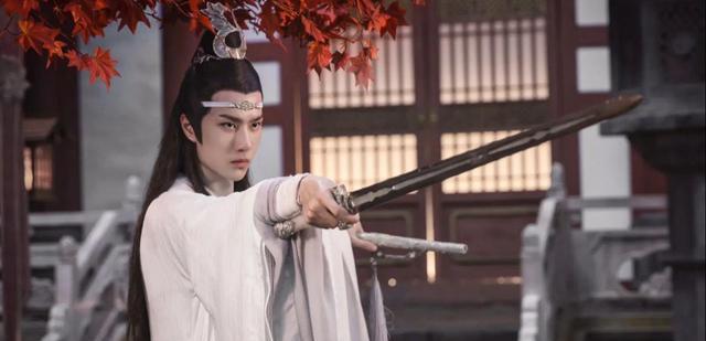 王一博|网友北京偶遇王一博逛街,黑色装扮尽显高挑身材