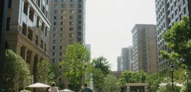 白百何|热搜上的白百何：从职场消失后，独自买房搬家，住10万一平的公寓