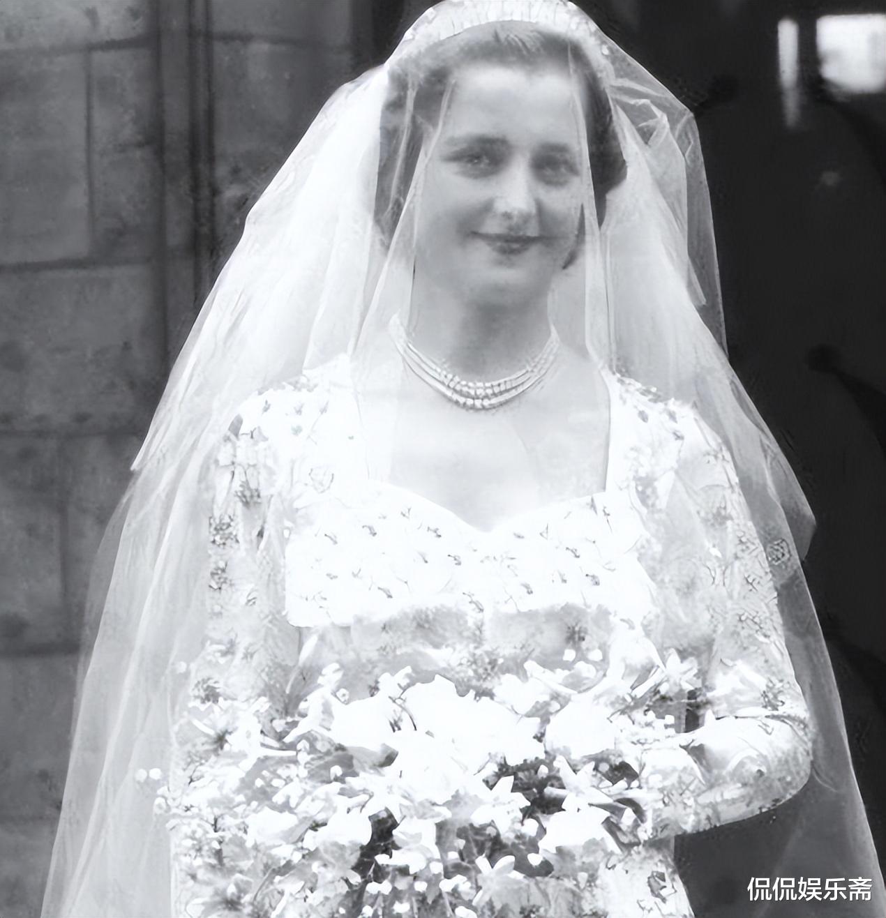 斯宾塞|蕾妮：经历过3段婚姻，被戴安娜推下楼梯不哭闹，用包容化解矛盾