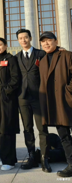 沈腾|沈腾啥也没干,只是站在那里就很好笑!这种大合照他真的太喜感了